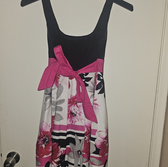 Dress - Picture 2 of 3